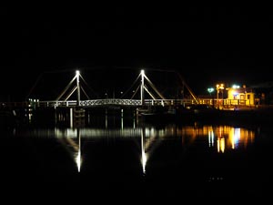 Brücke bei Nacht