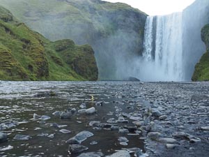 dampfender Wasserfall