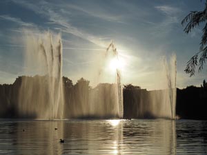 angestrahlte Wasserfontäne